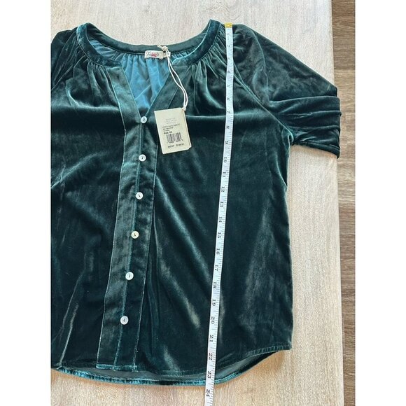 Elegant Velvet Green Blouse - Picture 6 of 8